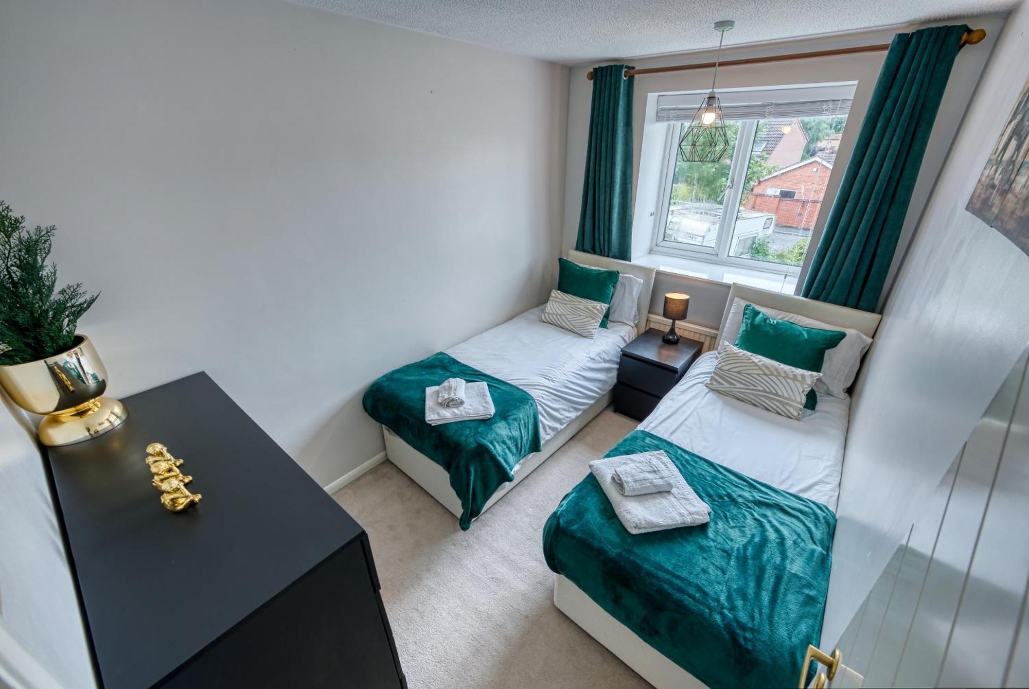 Capri 13 Sa - 3 Bed House, Close To Loughborough University & M1 Motorway, Free Wifi, Big Garden, Ample Parking- Ask For Contractor Rates! Экстерьер фото
