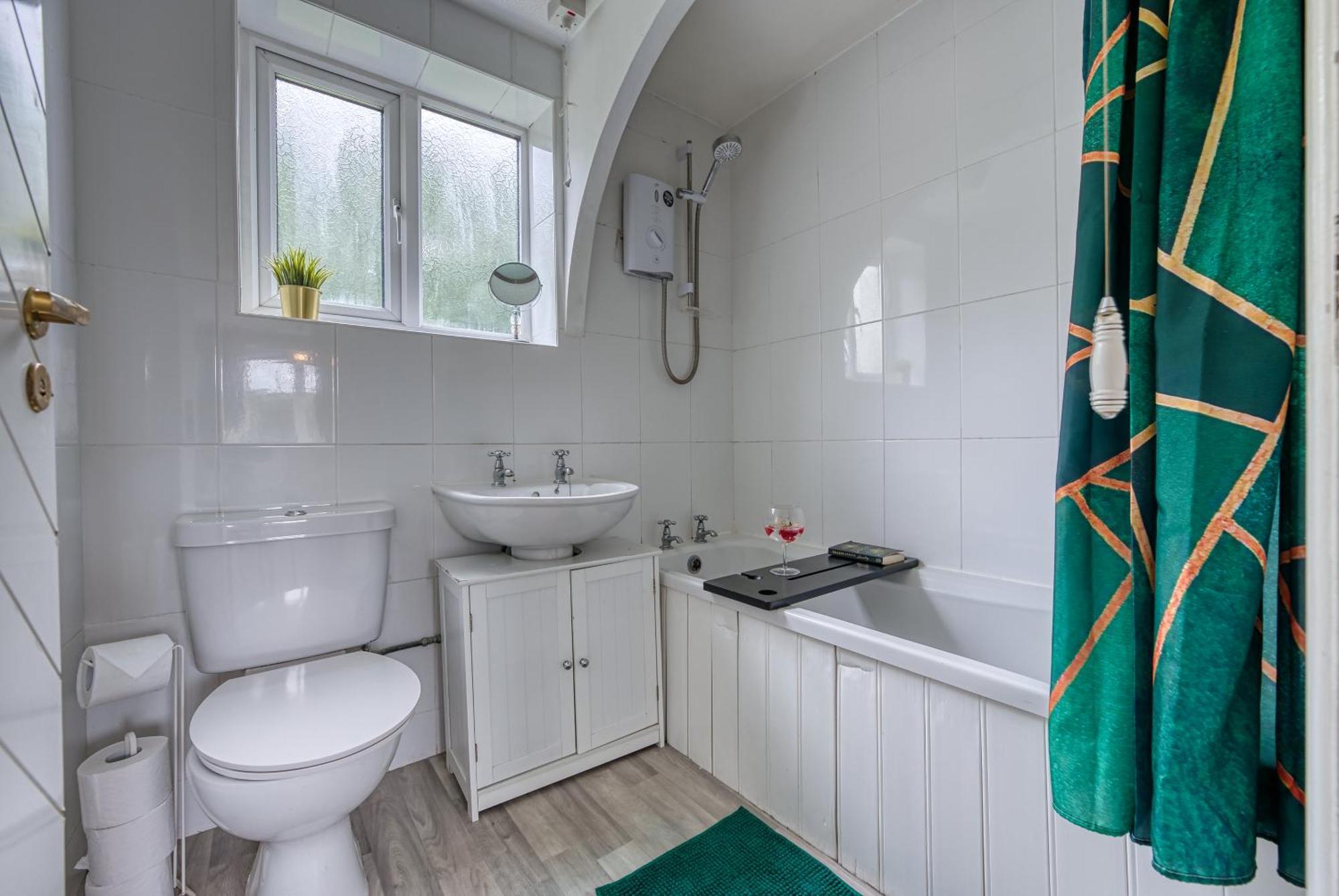 Capri 13 Sa - 3 Bed House, Close To Loughborough University & M1 Motorway, Free Wifi, Big Garden, Ample Parking- Ask For Contractor Rates! Экстерьер фото